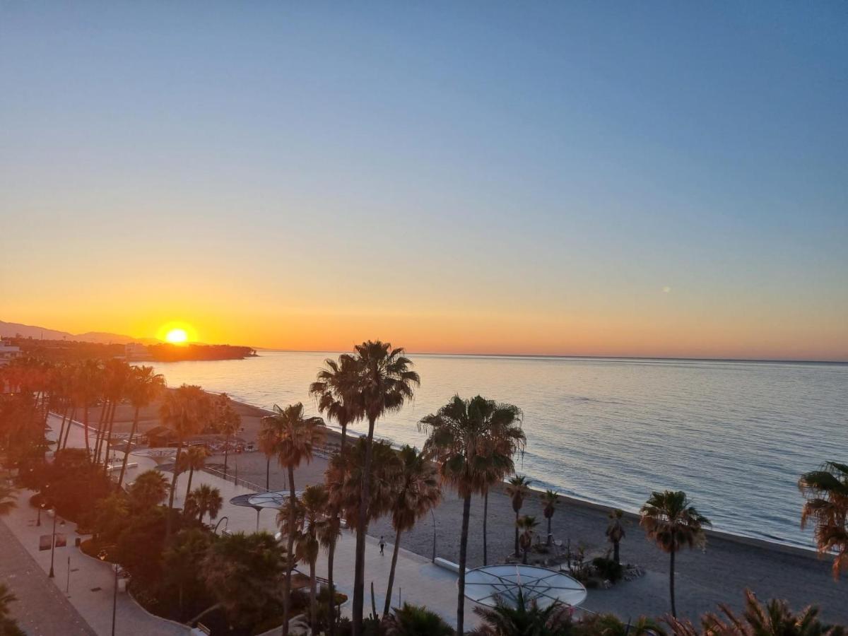Sunnypalms - Beachfront Penthouse With Stunning Sea View Estepona Luaran gambar