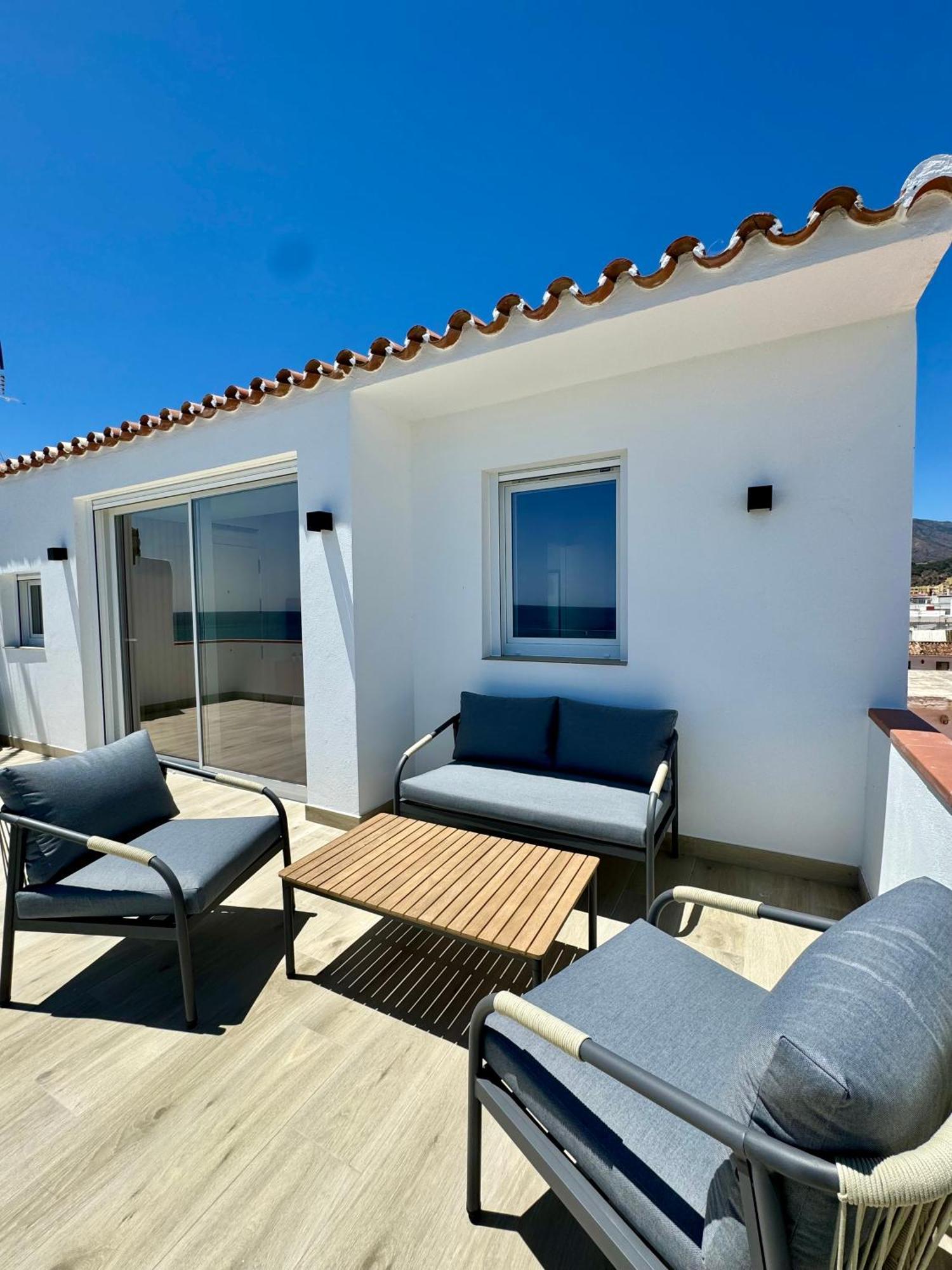 Sunnypalms - Beachfront Penthouse With Stunning Sea View Estepona Luaran gambar