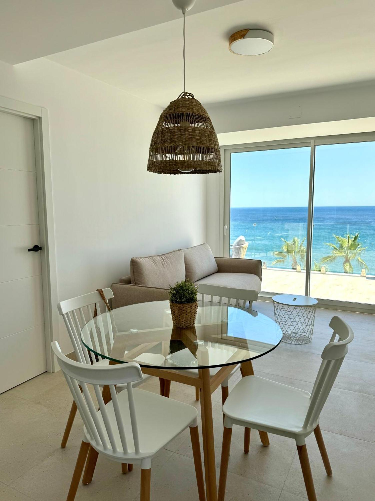 Sunnypalms - Beachfront Penthouse With Stunning Sea View Estepona Luaran gambar