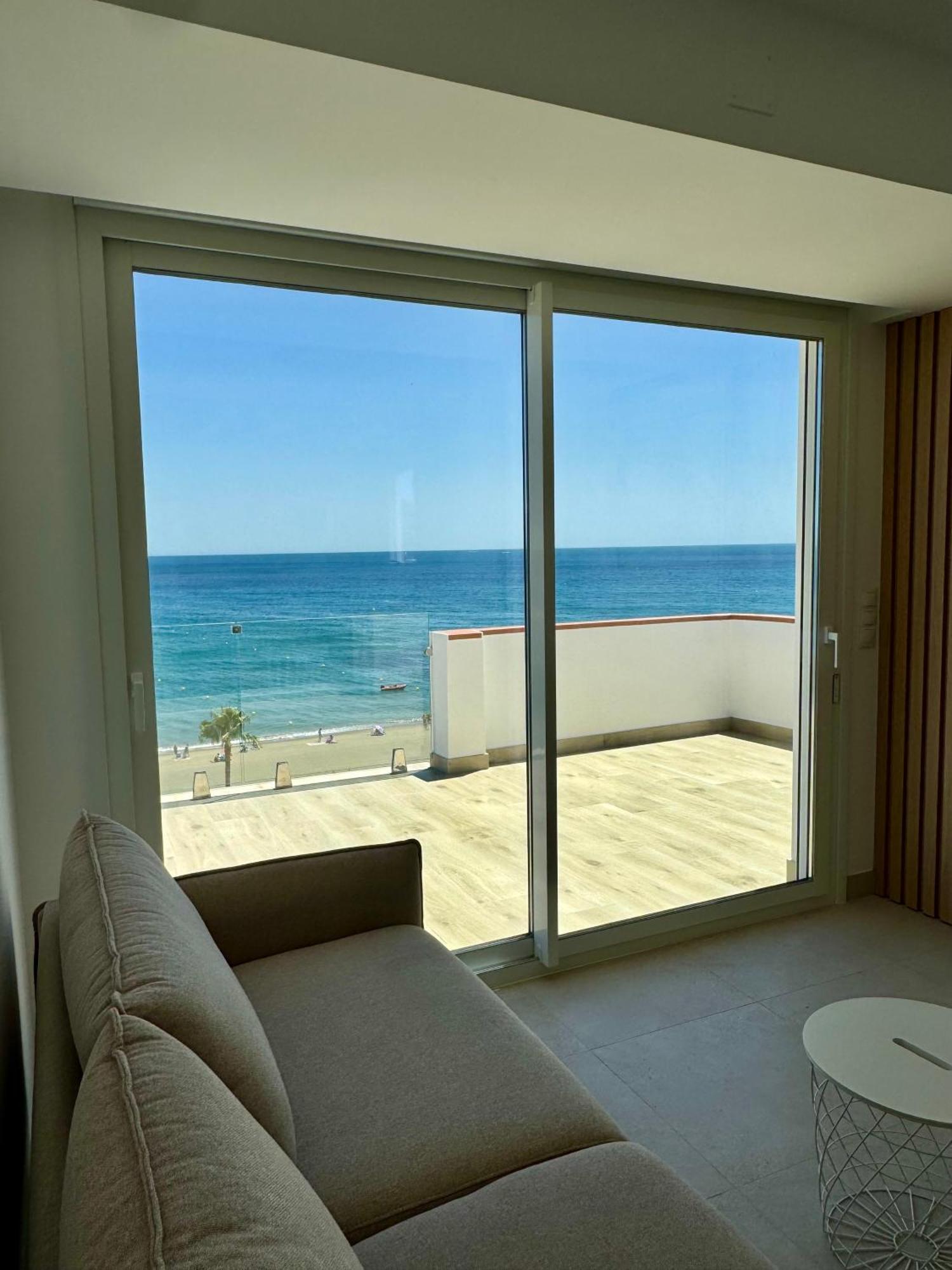 Sunnypalms - Beachfront Penthouse With Stunning Sea View Estepona Luaran gambar