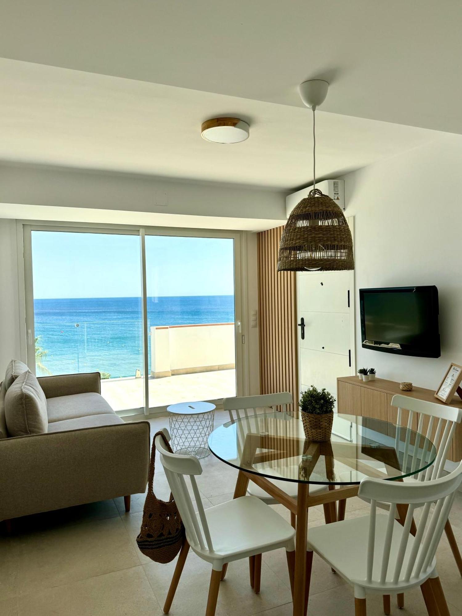 Sunnypalms - Beachfront Penthouse With Stunning Sea View Estepona Luaran gambar