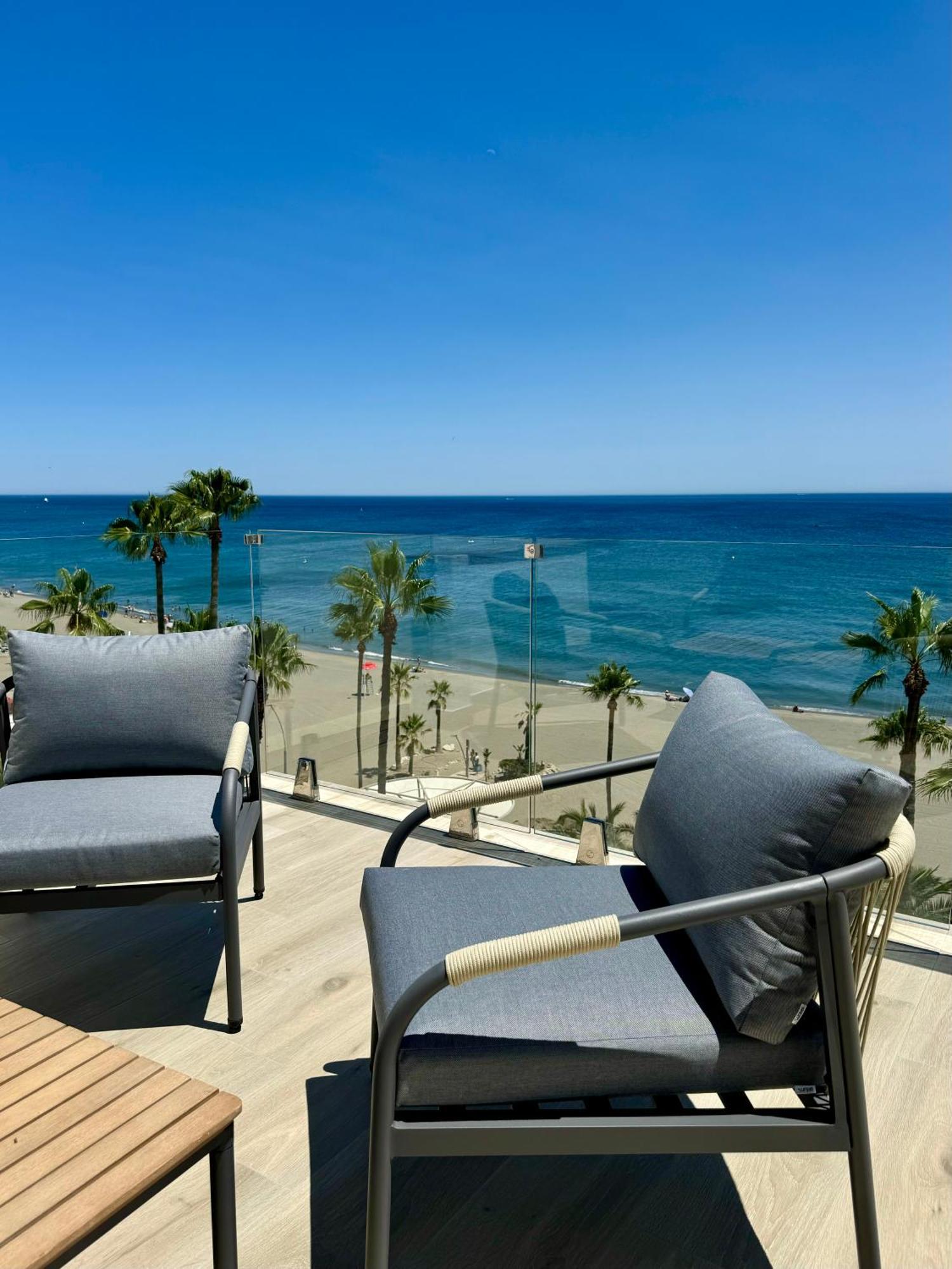 Sunnypalms - Beachfront Penthouse With Stunning Sea View Estepona Luaran gambar