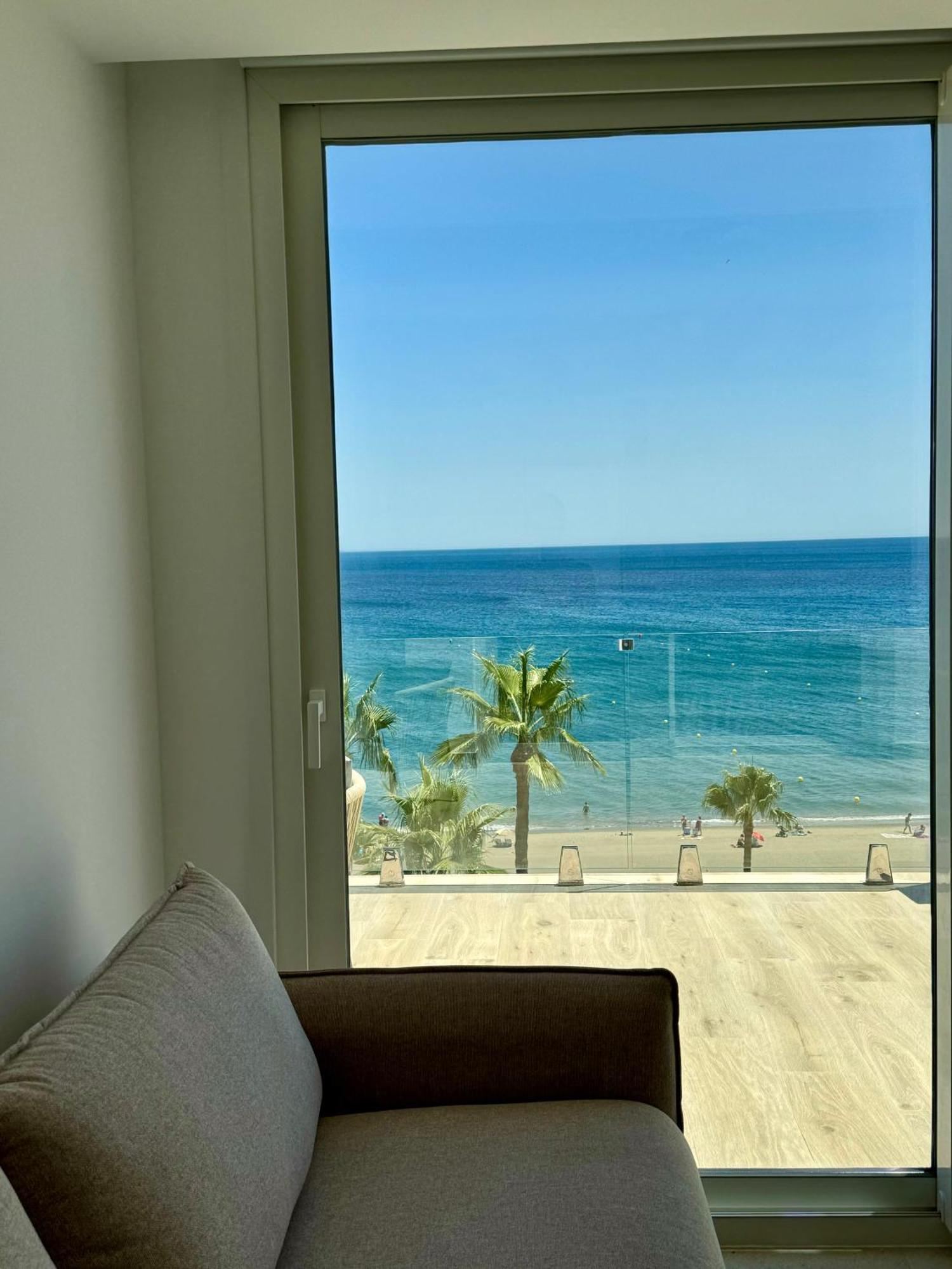 Sunnypalms - Beachfront Penthouse With Stunning Sea View Estepona Luaran gambar