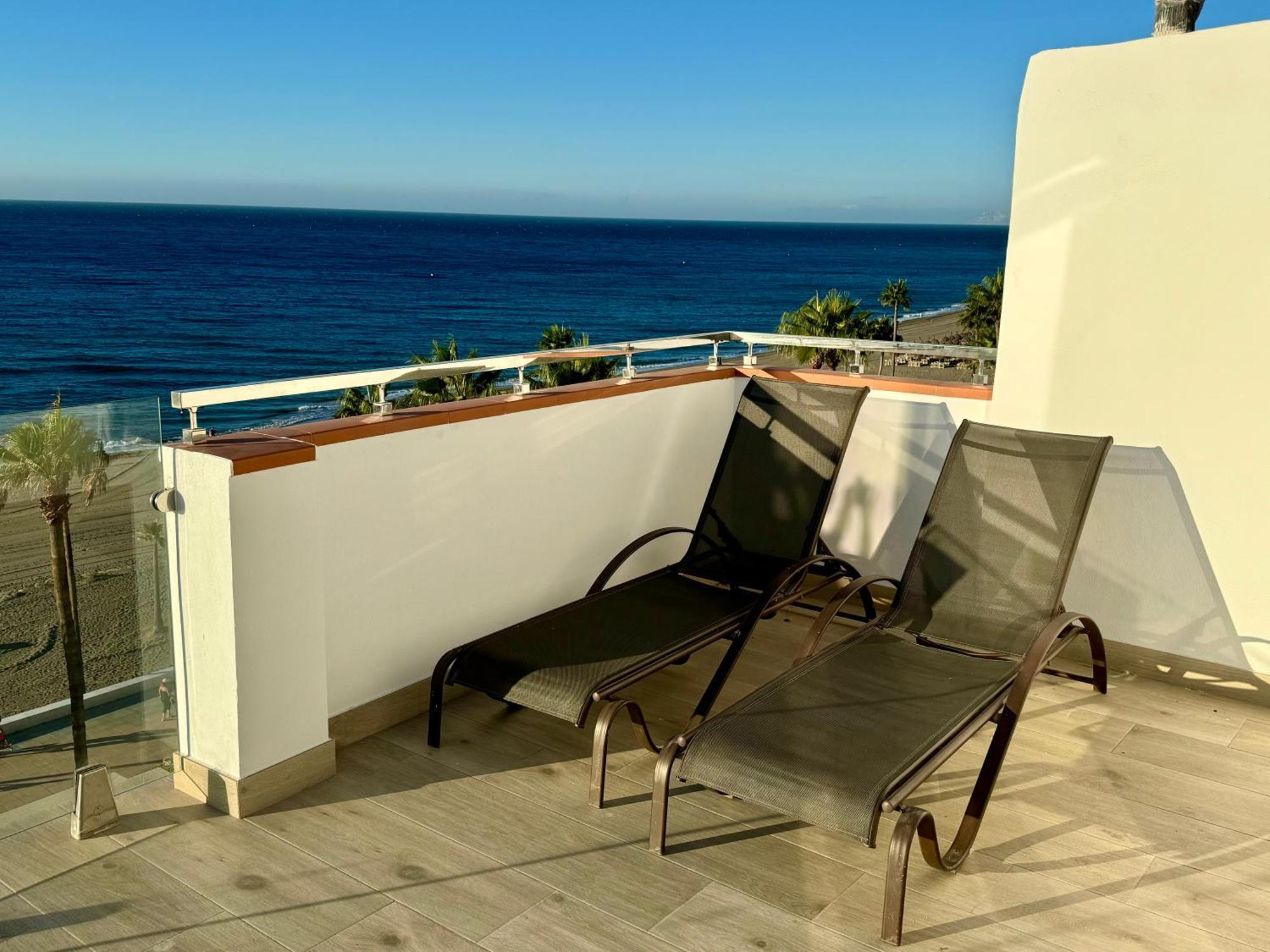Sunnypalms - Beachfront Penthouse With Stunning Sea View Estepona Luaran gambar
